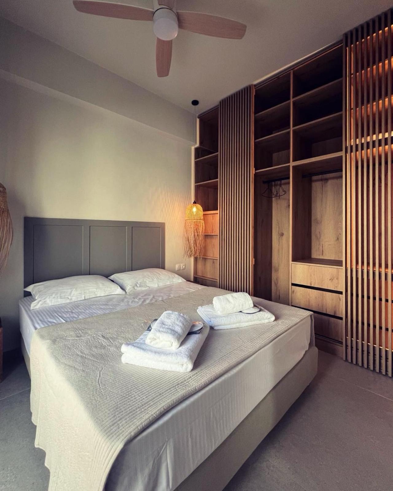 Luxurious Wooden Detail Flat In City Center Chalkís Exterior foto