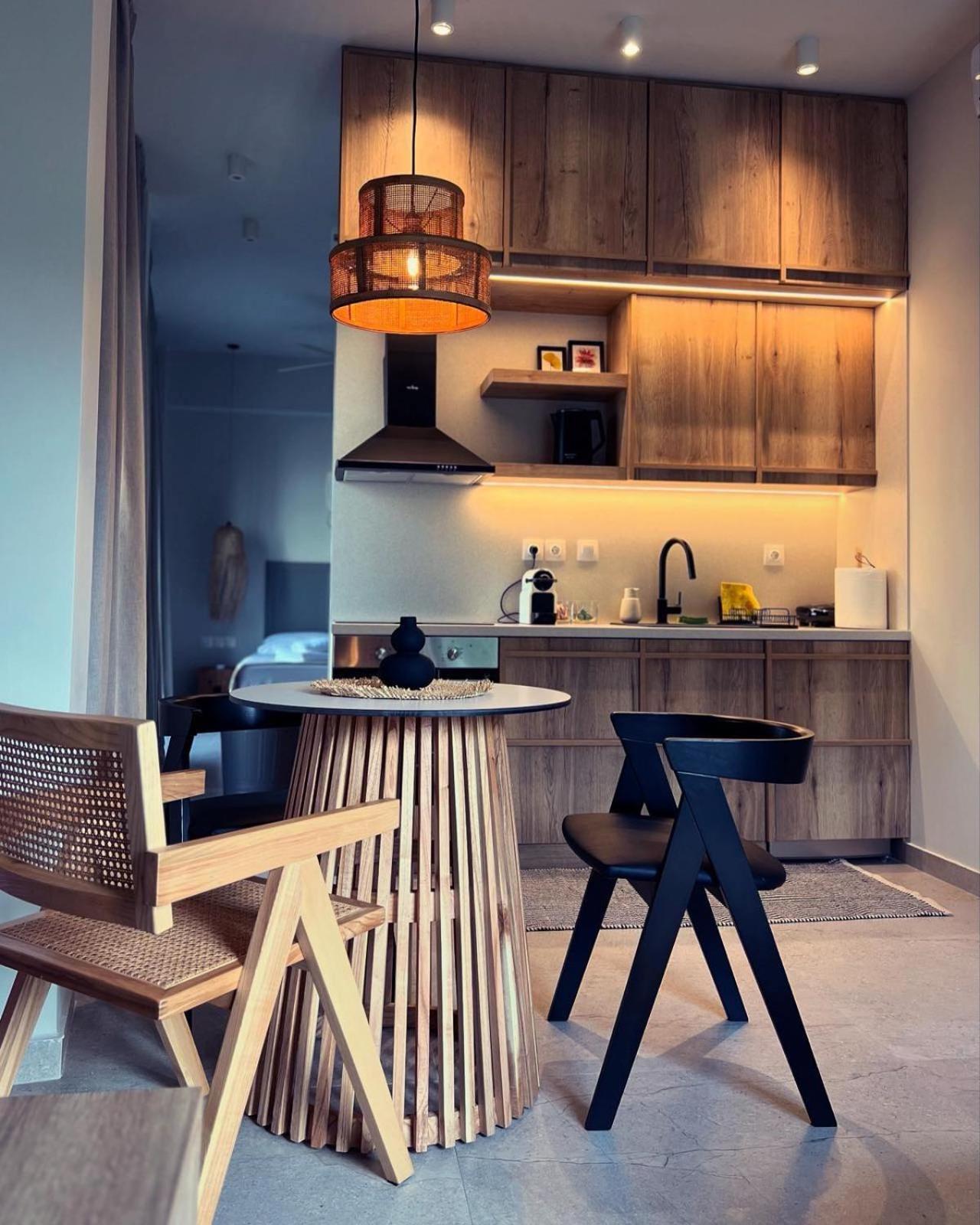 Luxurious Wooden Detail Flat In City Center Chalkís Exterior foto