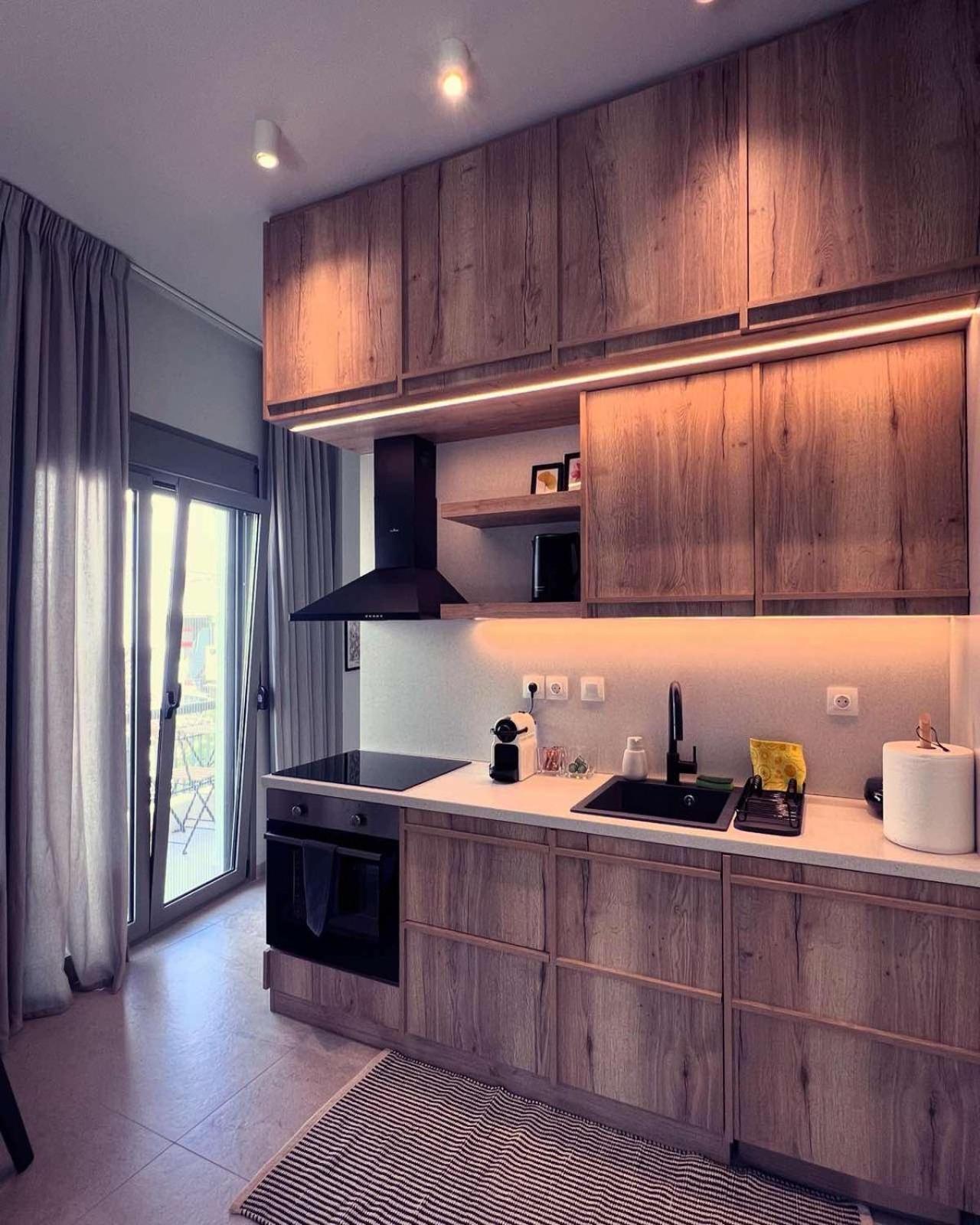 Luxurious Wooden Detail Flat In City Center Chalkís Exterior foto